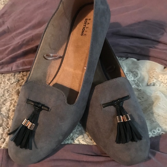 Shoes - Women’s gray flats